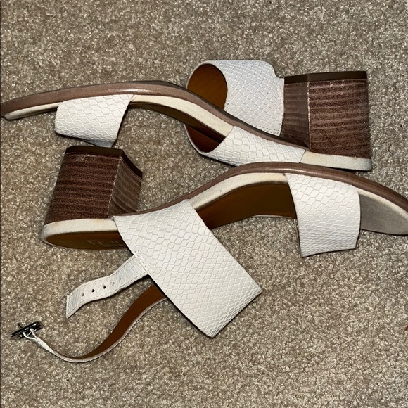 Franco Sarto Women's Tan Sandals Size 7.5 - Picture 4 of 7